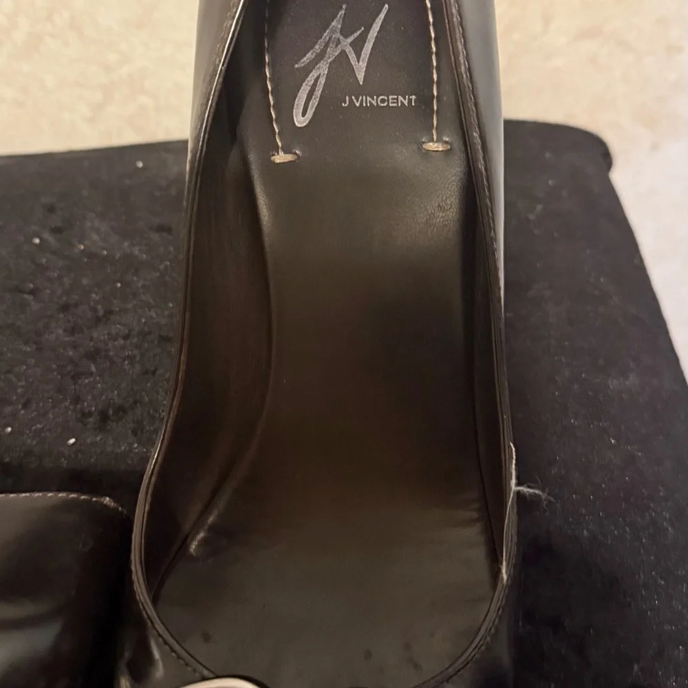 JV Boutique Black Heels with Buckle - Picture 4 of 4